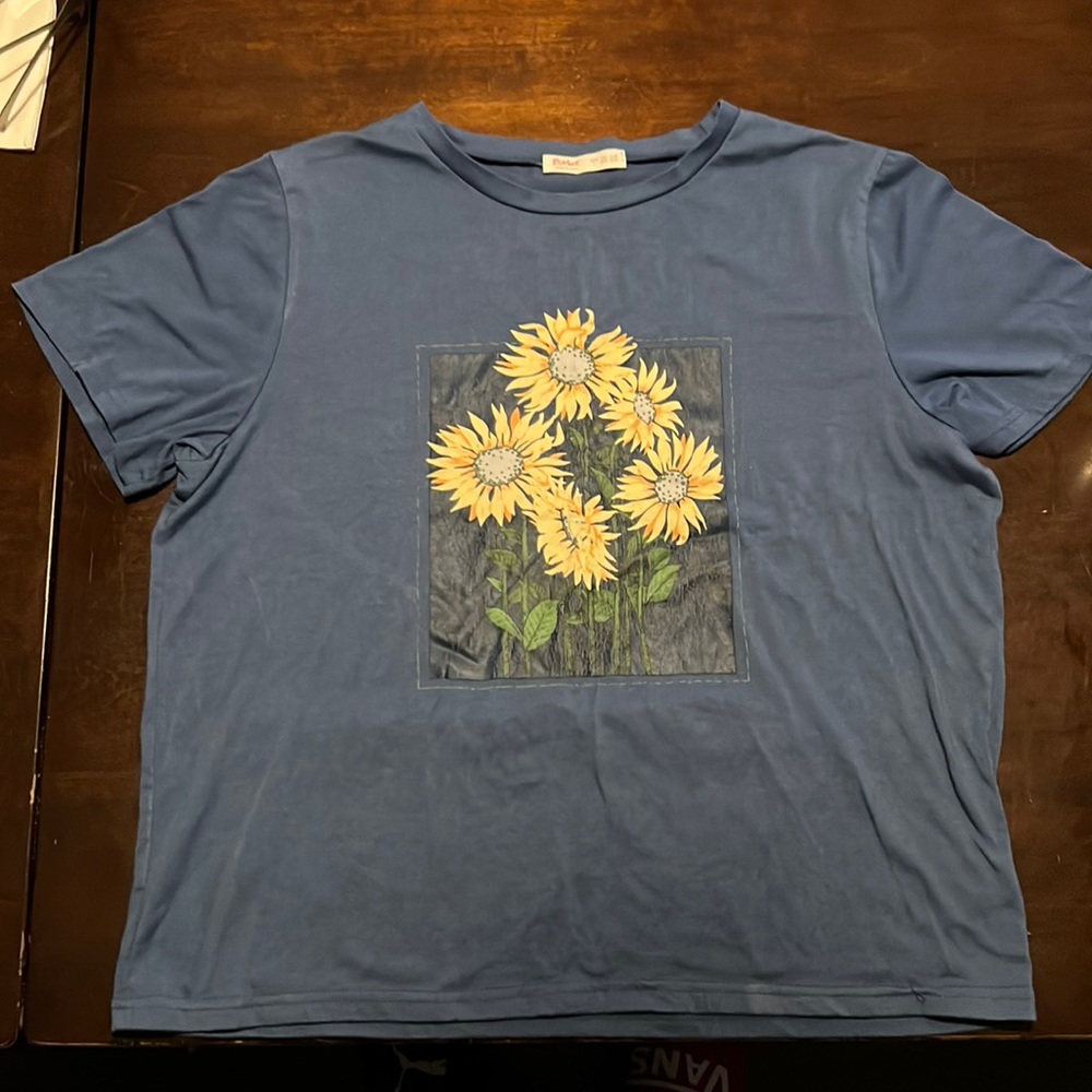 blue sunflower graphic tshirt (L)